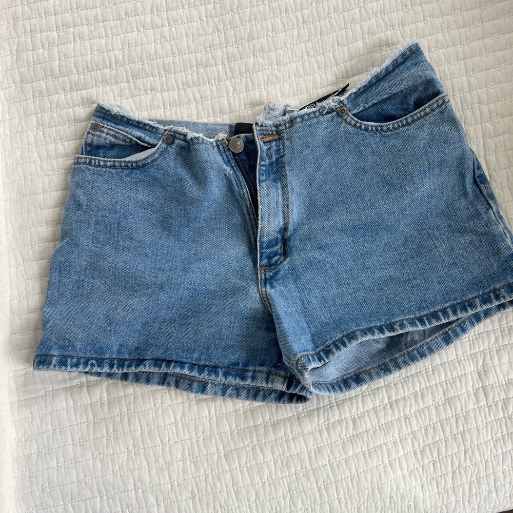 90's Vintage NO BOUNDARIES women's jean shorts